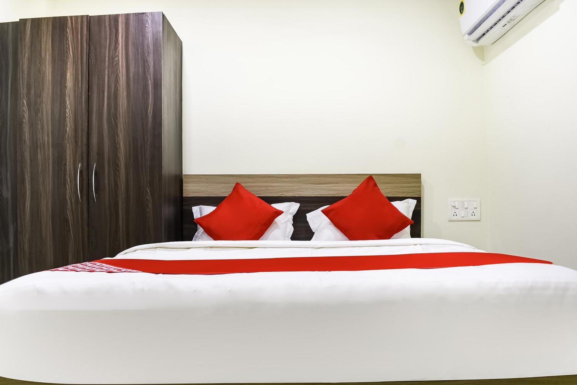 Hotel O S&H Residency Khandagiri Eksteriør billede